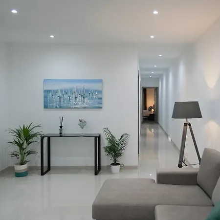 Brand New Gateway Apartament